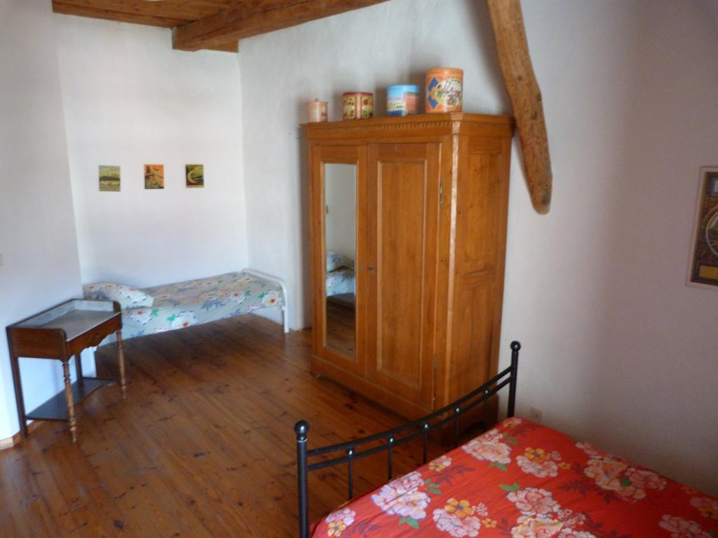 Auberge Le Glacier Bleu Mont-Dauphin Rom bilde