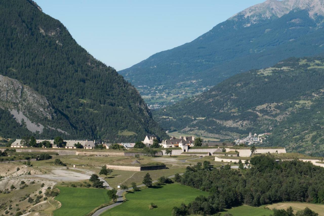 Auberge Le Glacier Bleu Mont-Dauphin Eksteriør bilde